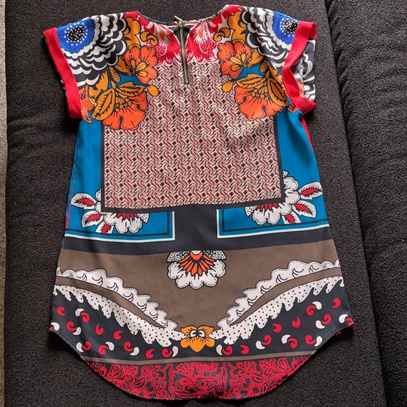 Express Short Sleeve Blouse - Picture 4 of 4